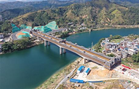 【媒体关注】冶建承建的最美最长侗乡风雨桥获人民日报、新华社等主流媒体报道